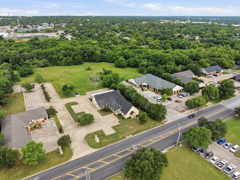 More Photos Of 914 Foster Ln, Weatherford Healthcare For Lease