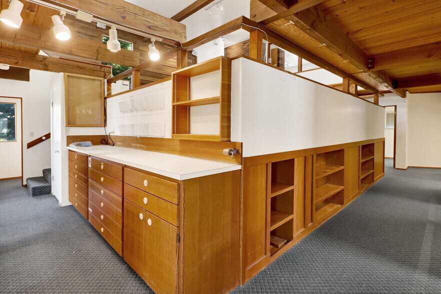 More Photos Of 1100 11th St, Bellingham General Retail For Lease