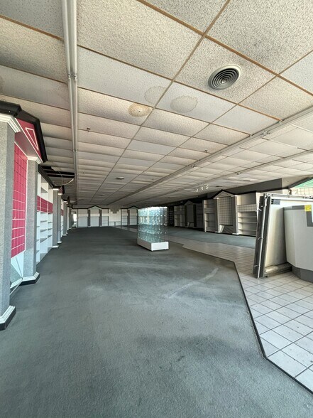 More Photos Of 718 N 12th St, Murray General Retail For Lease