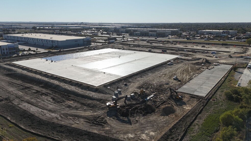 More Photos Of 7901 South Fwy, Fort Worth Unknown For Lease