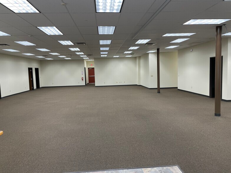 More Photos Of 12819 Country Pl, Saint Joseph Office For Sale