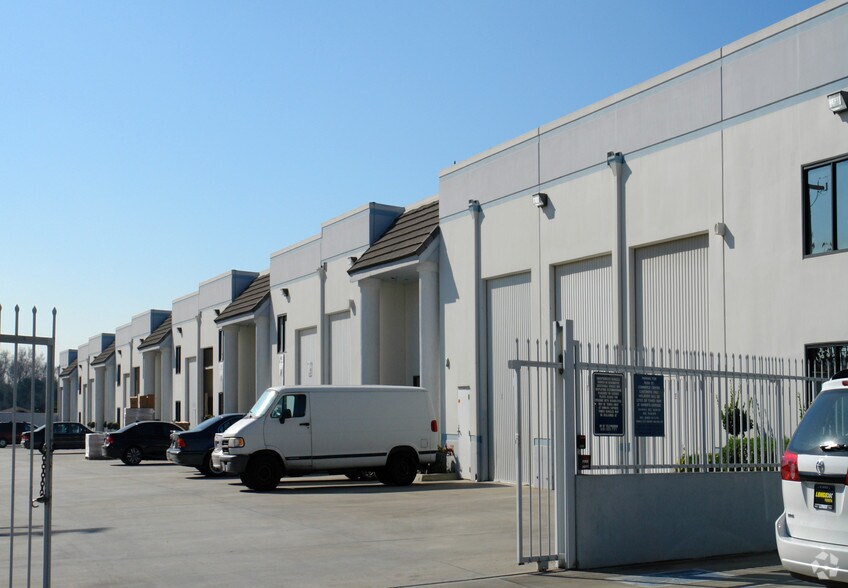 More Photos Of 9528 E Rush St, South El Monte Manufacturing For Lease
