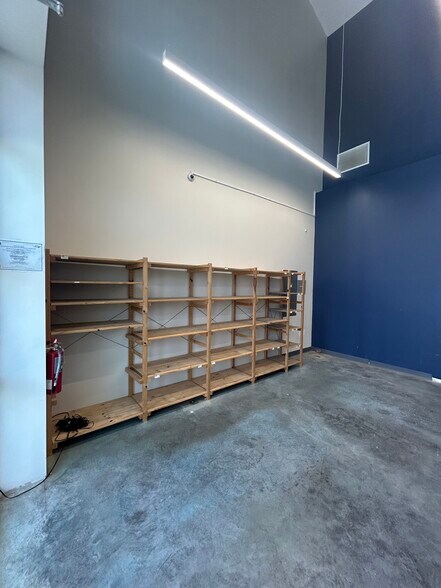 More Photos Of 5212 Bridge St, Tampa Storefront Retail Office For Lease