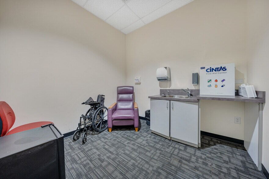 More Photos Of 2000 Virginia Ave, Collinsville Office For Lease