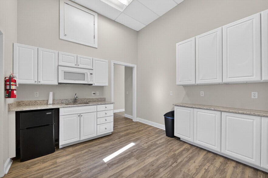 More Photos Of 116 S Piney Rd, Chester General Retail For Lease