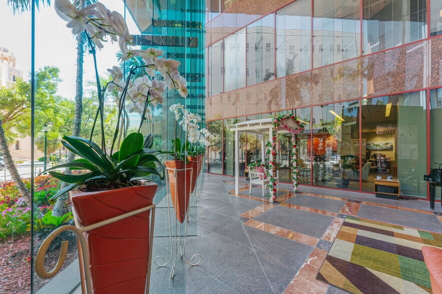 More Photos Of 2033 Main St, Sarasota Office For Lease