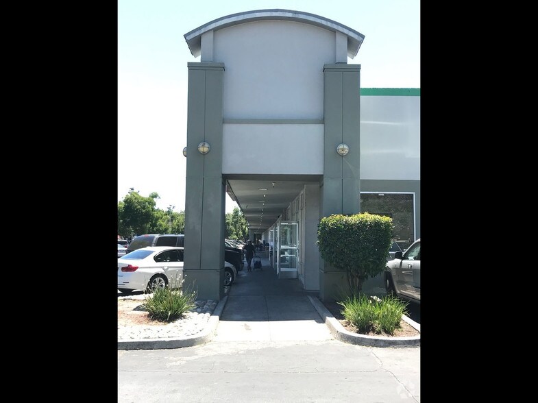 More Photos Of 1900-1950 El Camino Real, Redwood City Freestanding For Lease