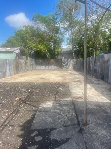 More Photos Of 1629 Franklin Ave, New Orleans Storefront For Sale