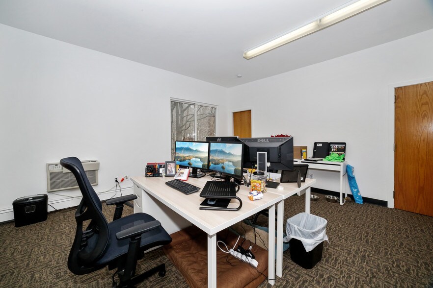 More Photos Of 7-11 Legion Dr, Valhalla Medical For Lease