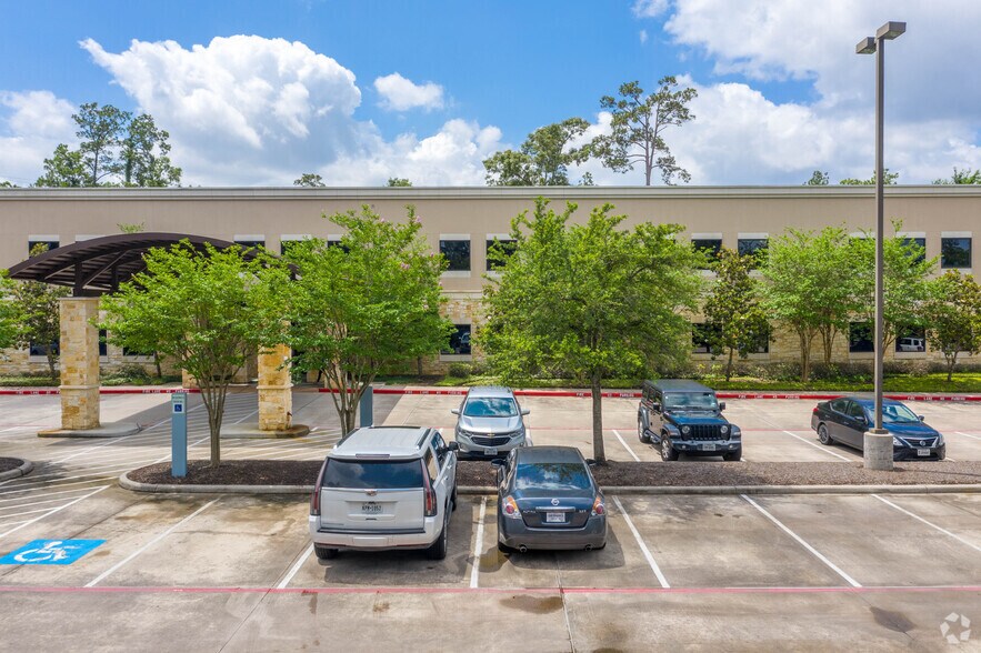 More Photos Of 9191 Pinecroft Dr, The Woodlands Medical For Lease