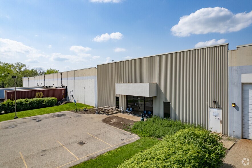 More Photos Of 283 Sharts Dr, Springboro Distribution For Lease