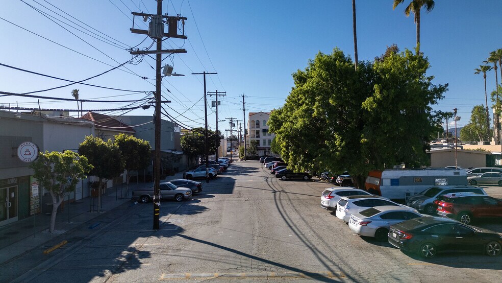 More Photos Of 18407 Sherman Way, Reseda Office For Sale