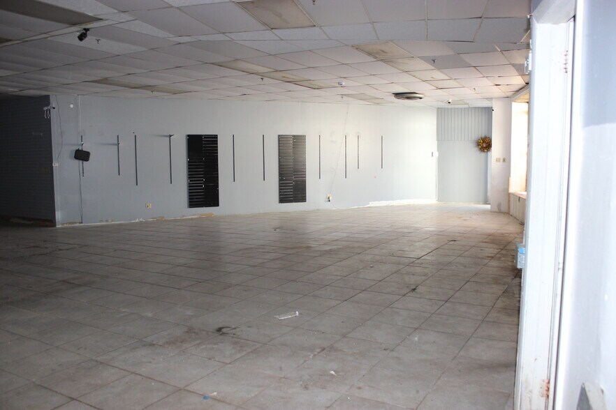 More Photos Of 61 Amity Rd, New Haven Unknown For Lease
