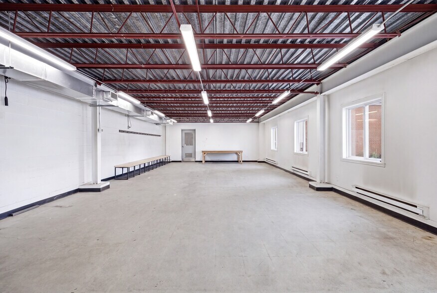 More Photos Of 375 Rue Saint-Louis, Saint-jean-sur-richelieu Industrial For Lease