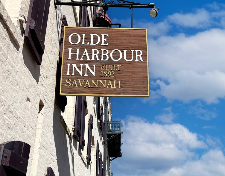 More Photos Of 508 E River St, Savannah Hotel For Lease