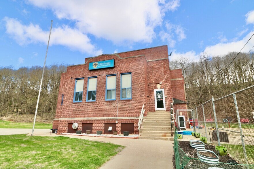 More Photos Of 715 W Locust St, Dubuque Office Residential For Sale