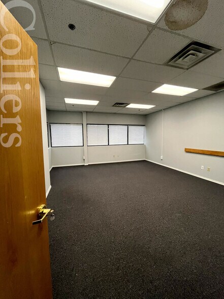 More Photos Of 600 N Steelhead Way, Boise Showroom For Sale