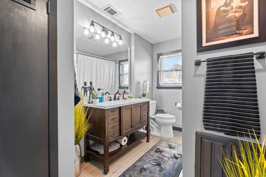 More Photos Of 9902 Franklin Rd, Houston Self Storage For Sale