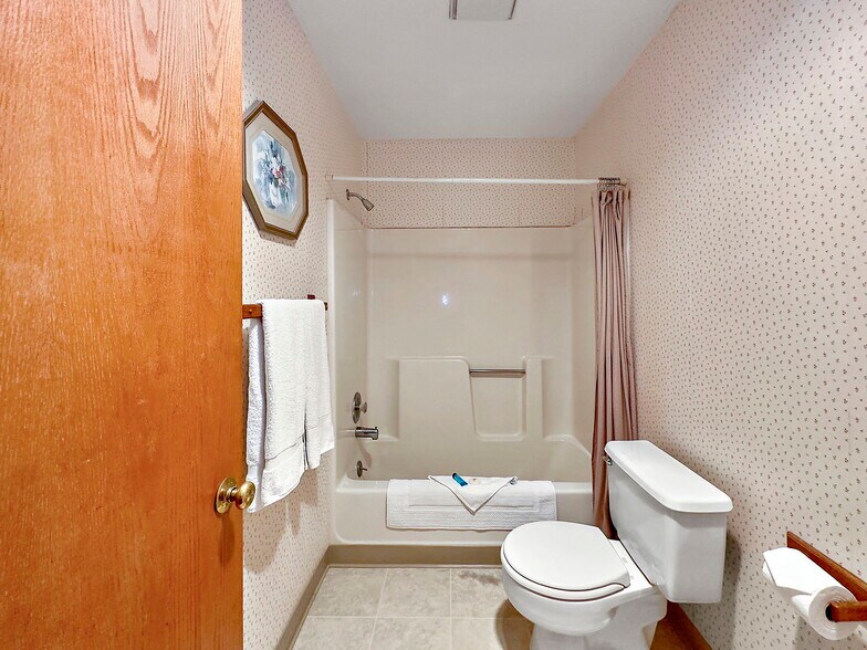 More Photos Of 577 Main St, Ferndale General Retail For Sale