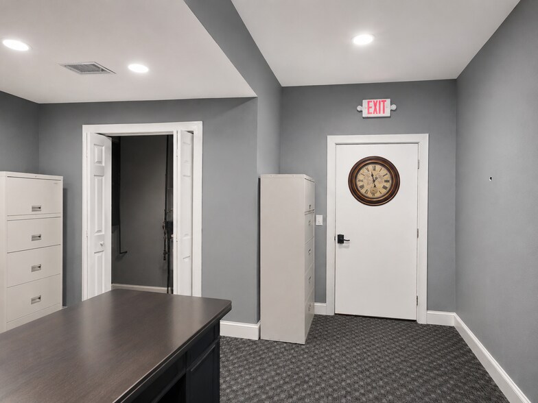 More Photos Of 308 E South St, Plano Office For Sale