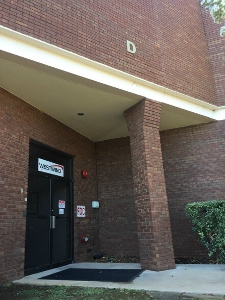 More Photos Of 822 James Record Rd, Huntsville Warehouse For Lease