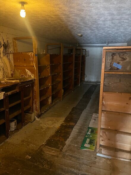 More Photos Of 211 S Elm St, Owosso Flex For Sale