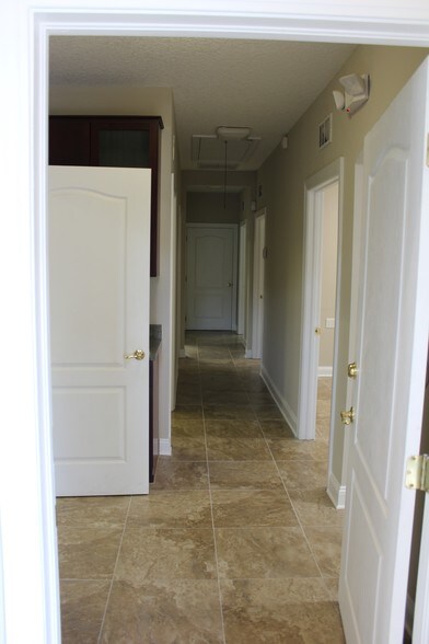 More Photos Of 12627 San Jose Blvd, Jacksonville Medical For Lease