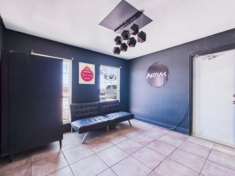 More Photos Of 1330 E 3rd St, Pecos Restaurant For Sale