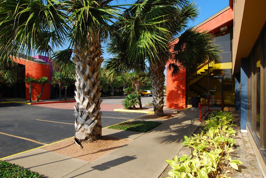 More Photos Of 3833 S Staples, Corpus Christi Office For Lease