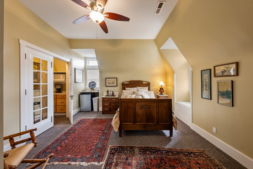 More Photos Of 809 Hall St, Saint Joseph Hospitality For Sale