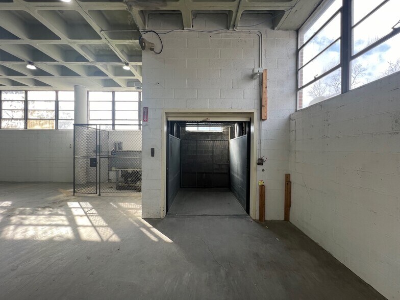 More Photos Of 111 Lafayette Ave, White Plains Warehouse For Lease