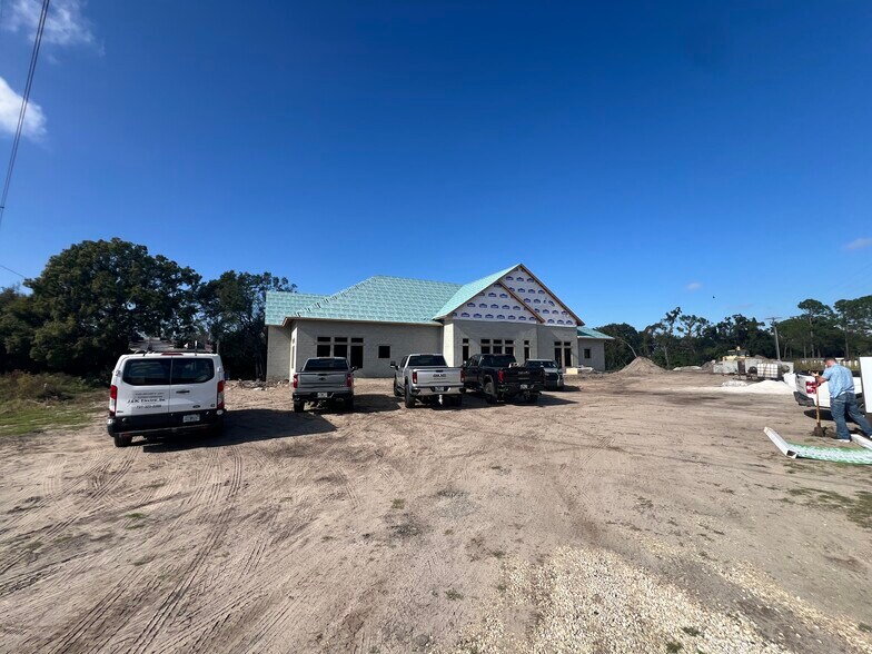 More Photos Of 6642 Big Bend Rd, Gibsonton Office For Lease