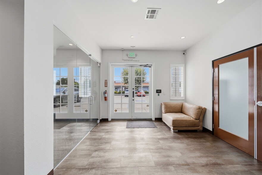 More Photos Of 24018 Lyons Ave, Newhall Loft Creative Space For Sale
