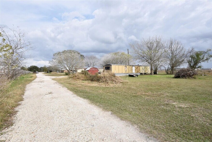 More Photos Of 6018 FM 360 Rd, Needville Trailer Camper Park For Sale