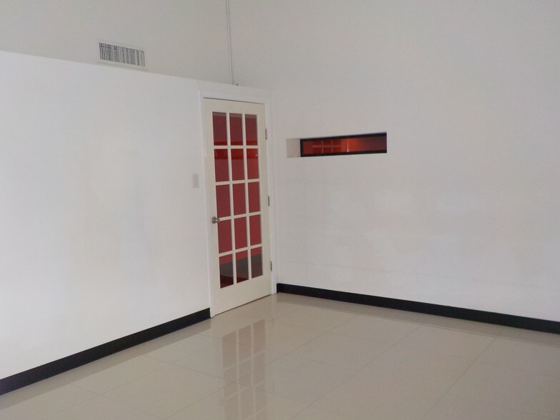 More Photos Of 3700 N 10th St, McAllen Office For Lease