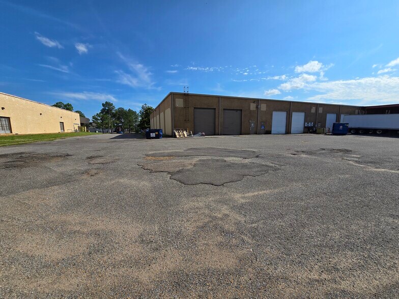 More Photos Of 5700-5788 Distribution Dr, Memphis Distribution For Lease