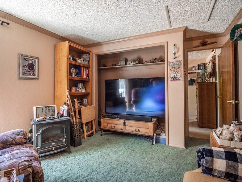 More Photos Of 106705 US Highway 395, Coleville Hotel For Sale