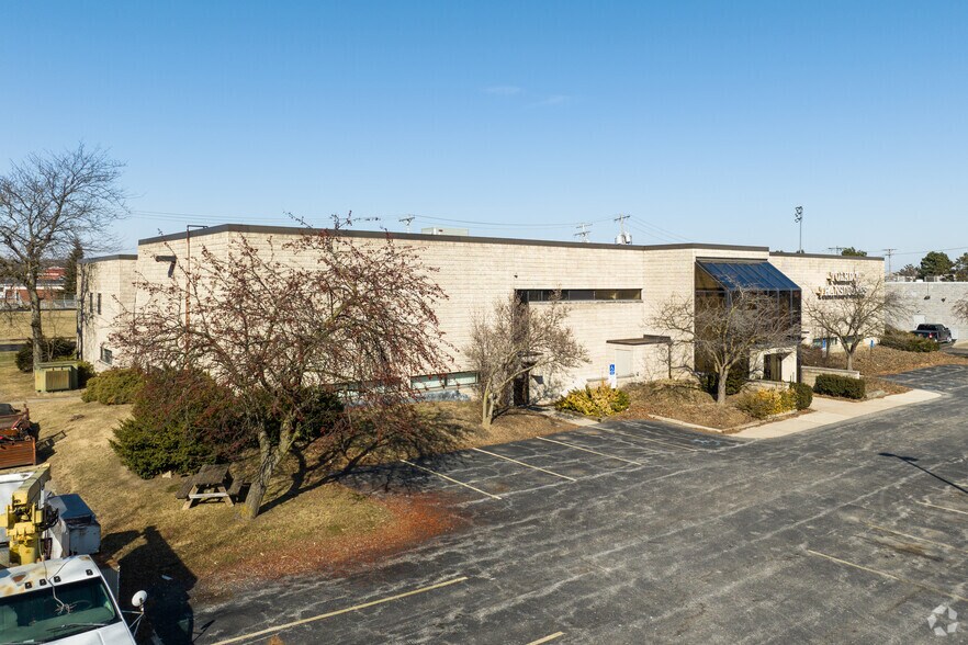 More Photos Of 6834 Spring Valley Dr, Holland Office For Sale
