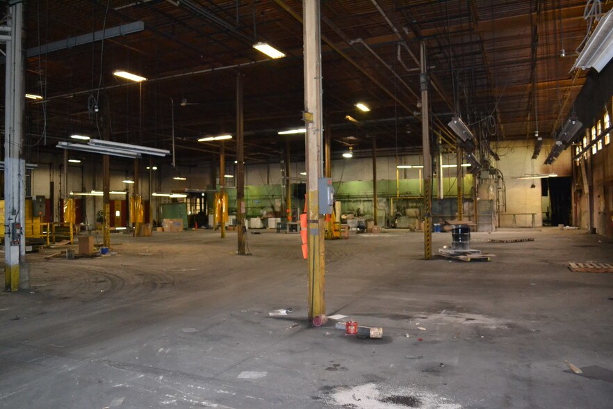 More Photos Of 315 Poston Dr, Crawfordsville Manufacturing For Sale