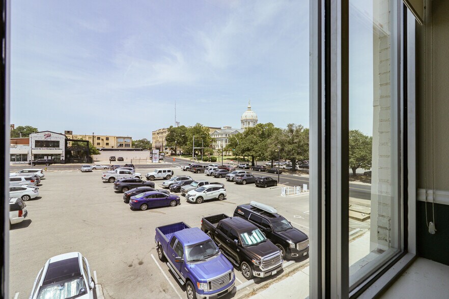 More Photos Of 605 Austin Ave, Waco Storefront Retail Office For Sale