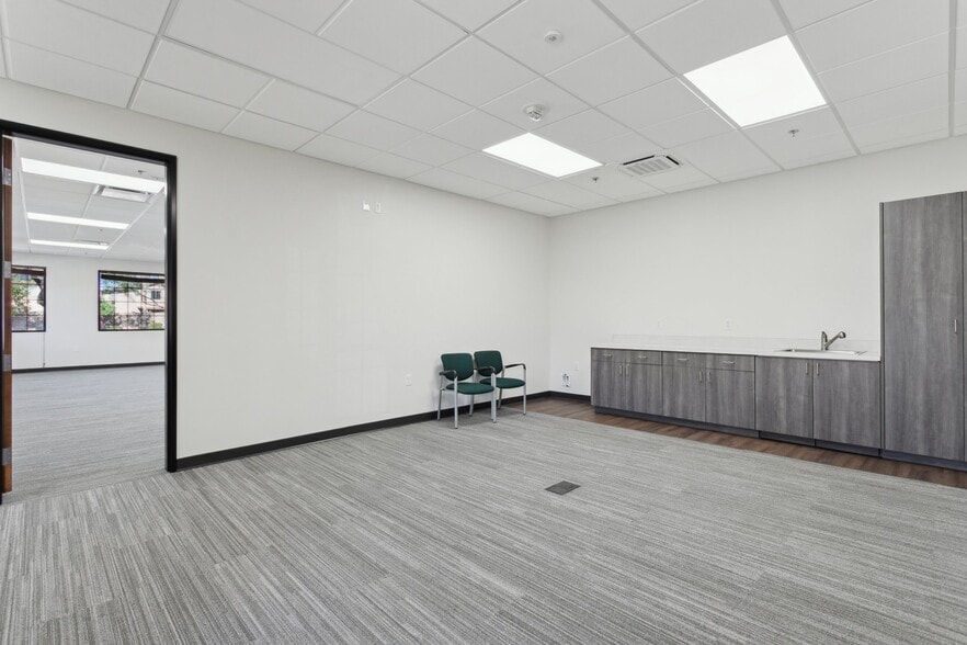 More Photos Of 3400 N Dysart Rd, Avondale Medical For Lease