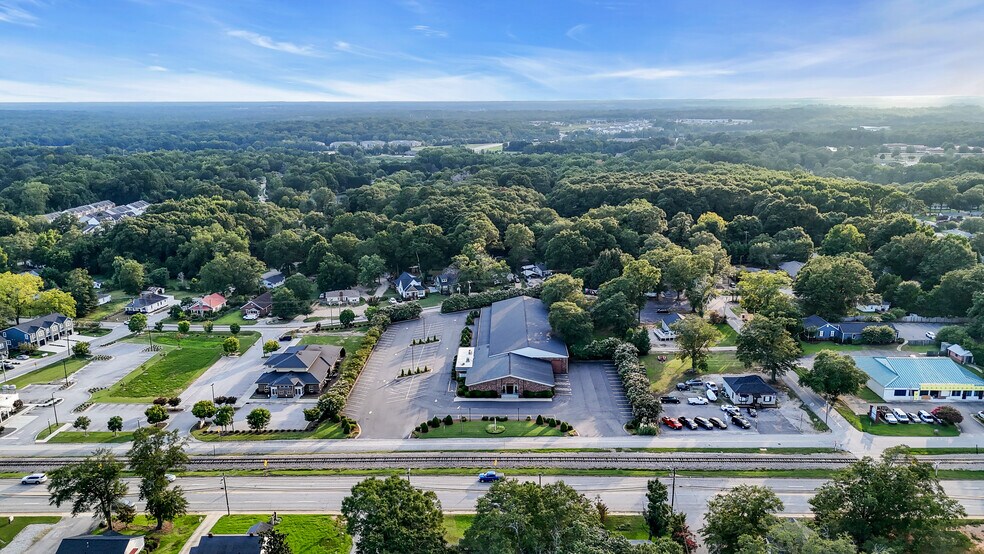 More Photos Of 313 N Main St, Simpsonville Freestanding For Sale