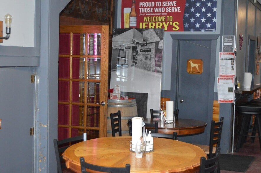 More Photos Of 119 N Lincoln St, Ransom Bar For Lease