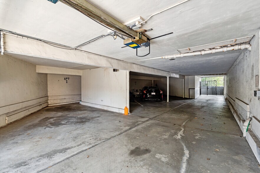More Photos Of 5445 Broadway, Oakland Apartments For Sale