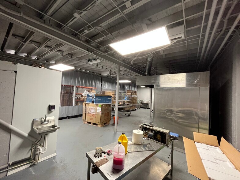 More Photos Of 1917 N Dixie Hwy, West Palm Beach Storefront Retail Office For Lease