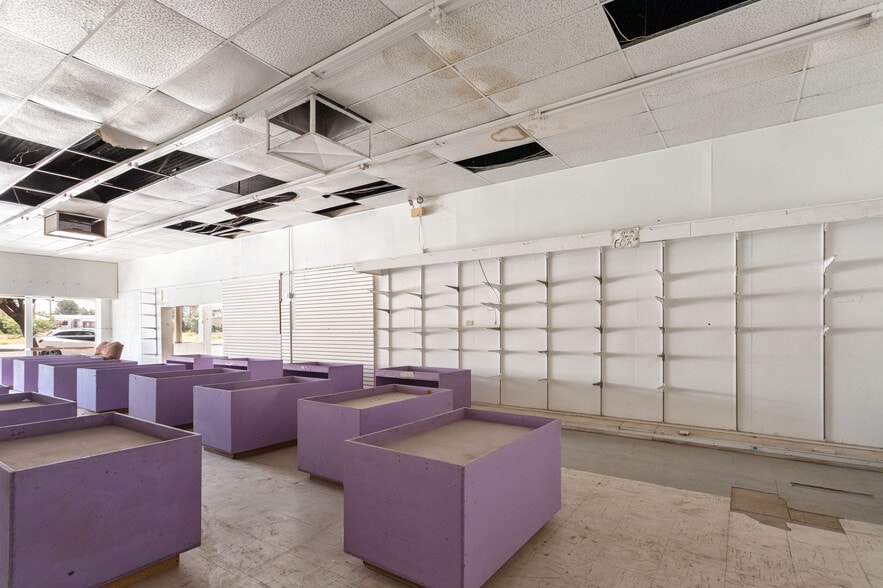 More Photos Of 844-846 N G Ave, Douglas Storefront Retail Residential For Sale