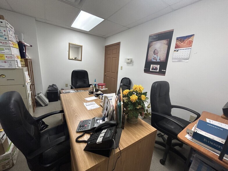 More Photos Of 10456 Pippin Rd, Cincinnati Office For Sale