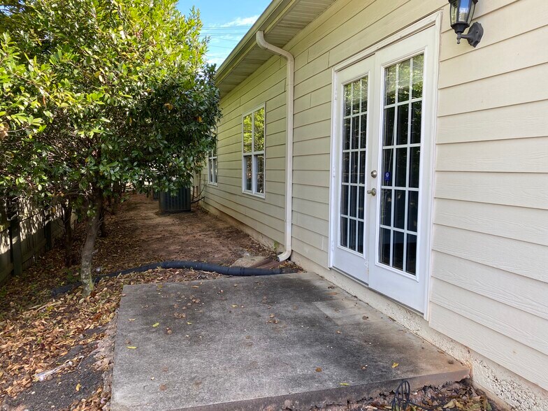 More Photos Of 5655 Lake Acworth Dr NW, Acworth Medical For Lease