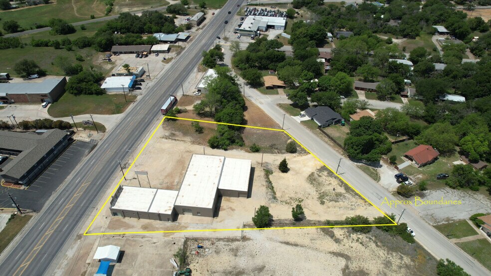 More Photos Of 1220 Mineral Wells Hwy, Weatherford Showroom For Sale