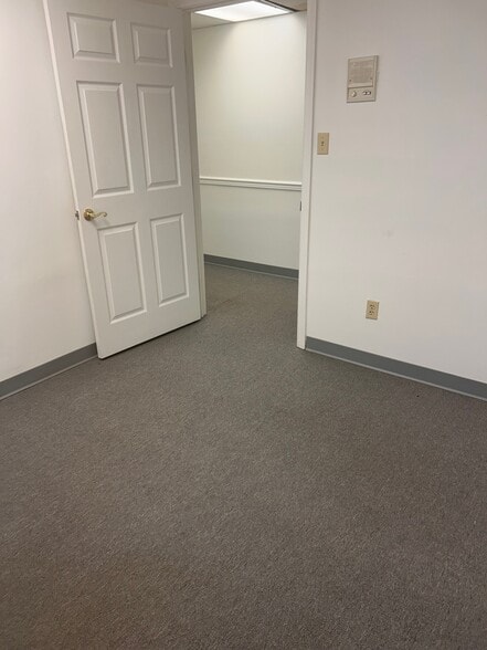 More Photos Of 19 W Bel Air Ave, Aberdeen Storefront For Lease